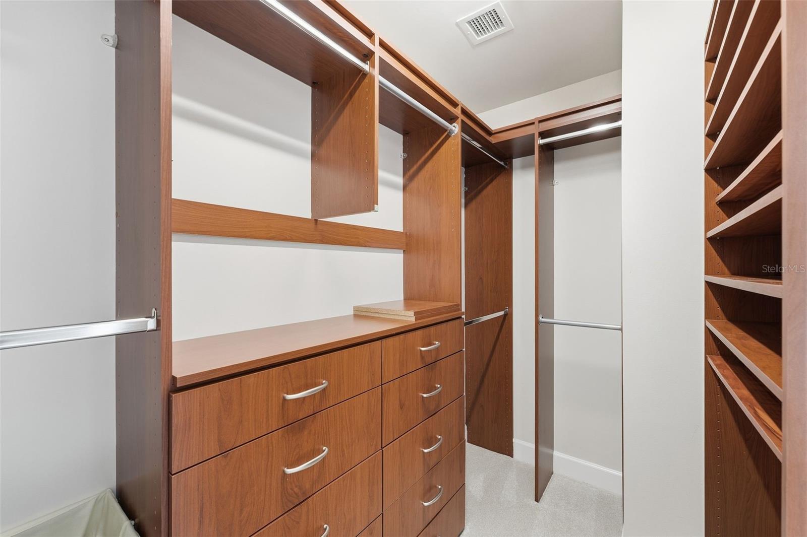 Image 37 of 41 For 100 Eola Drive 1712