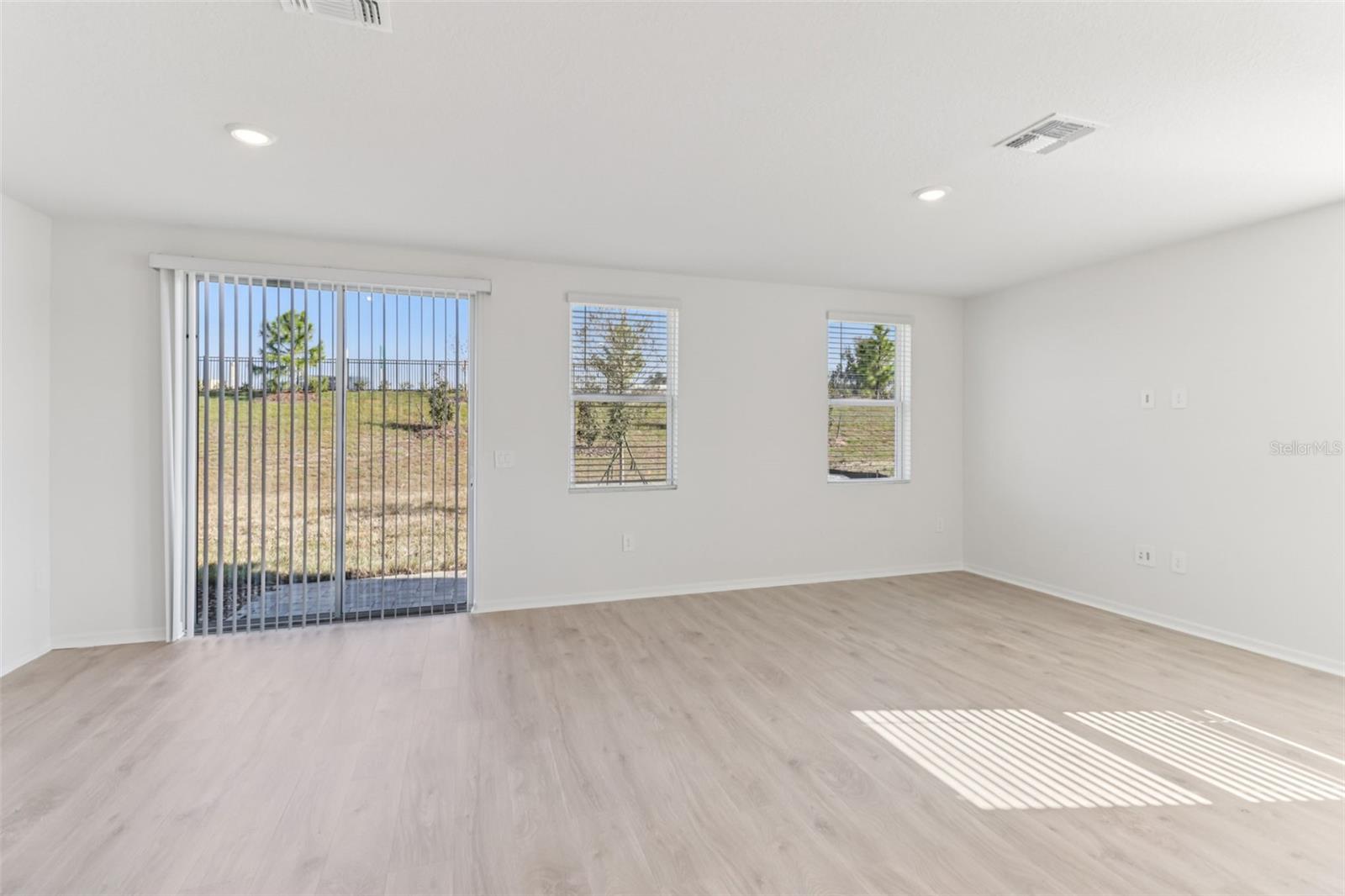 Image 5 of 32 For 721 Spartina Way