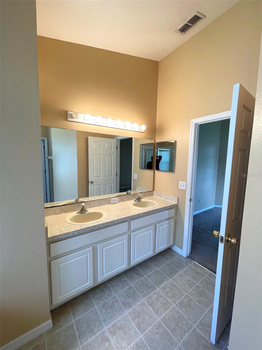 Image 22 of 24 For 407 Brayton Lane