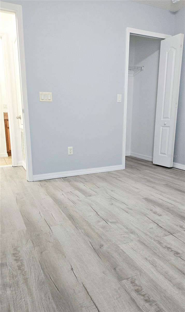 Image 17 of 31 For 6520 Windsor Lake Circle 6520