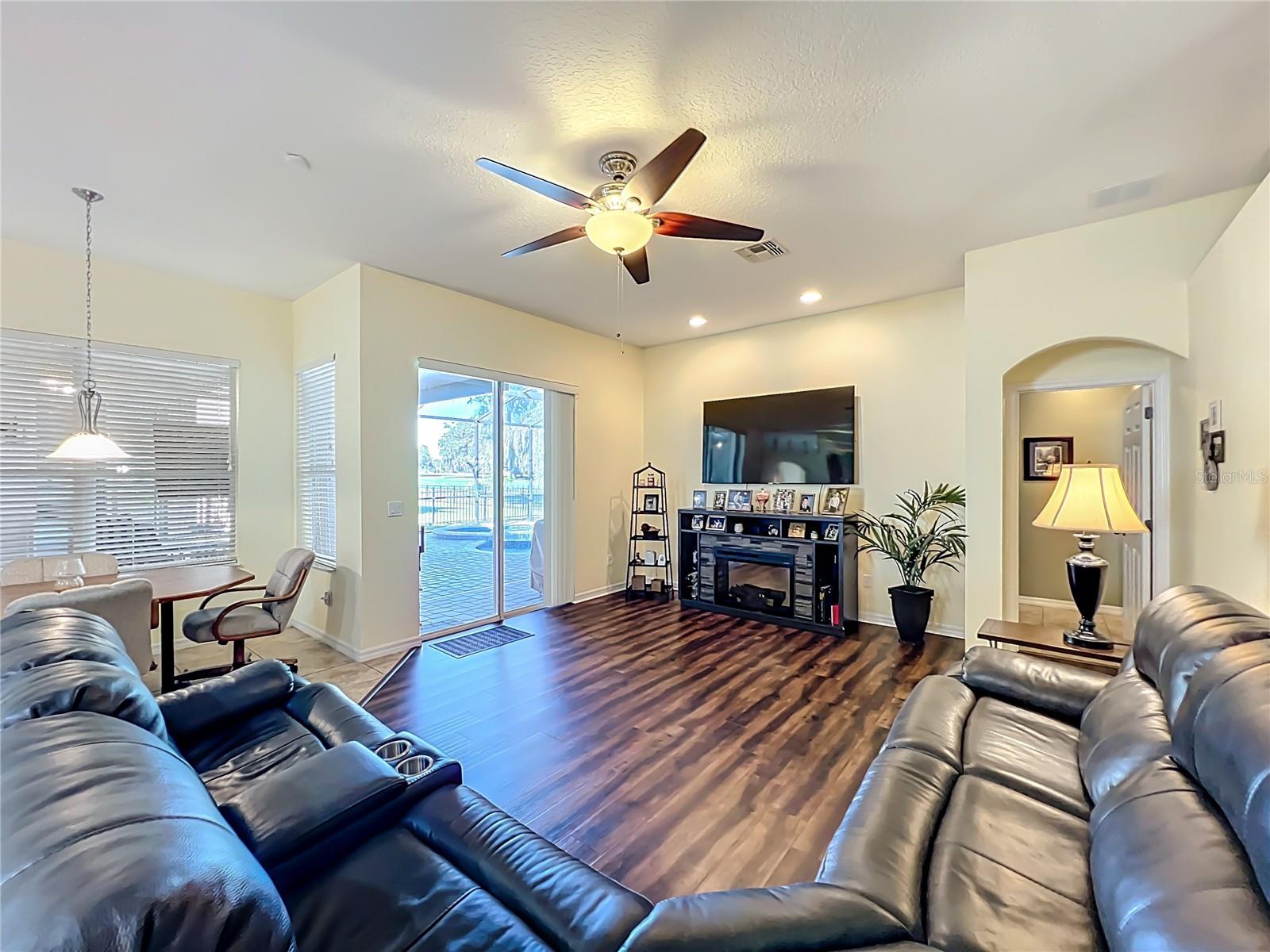 Image 18 of 54 For 10325 Mallard Landings Way