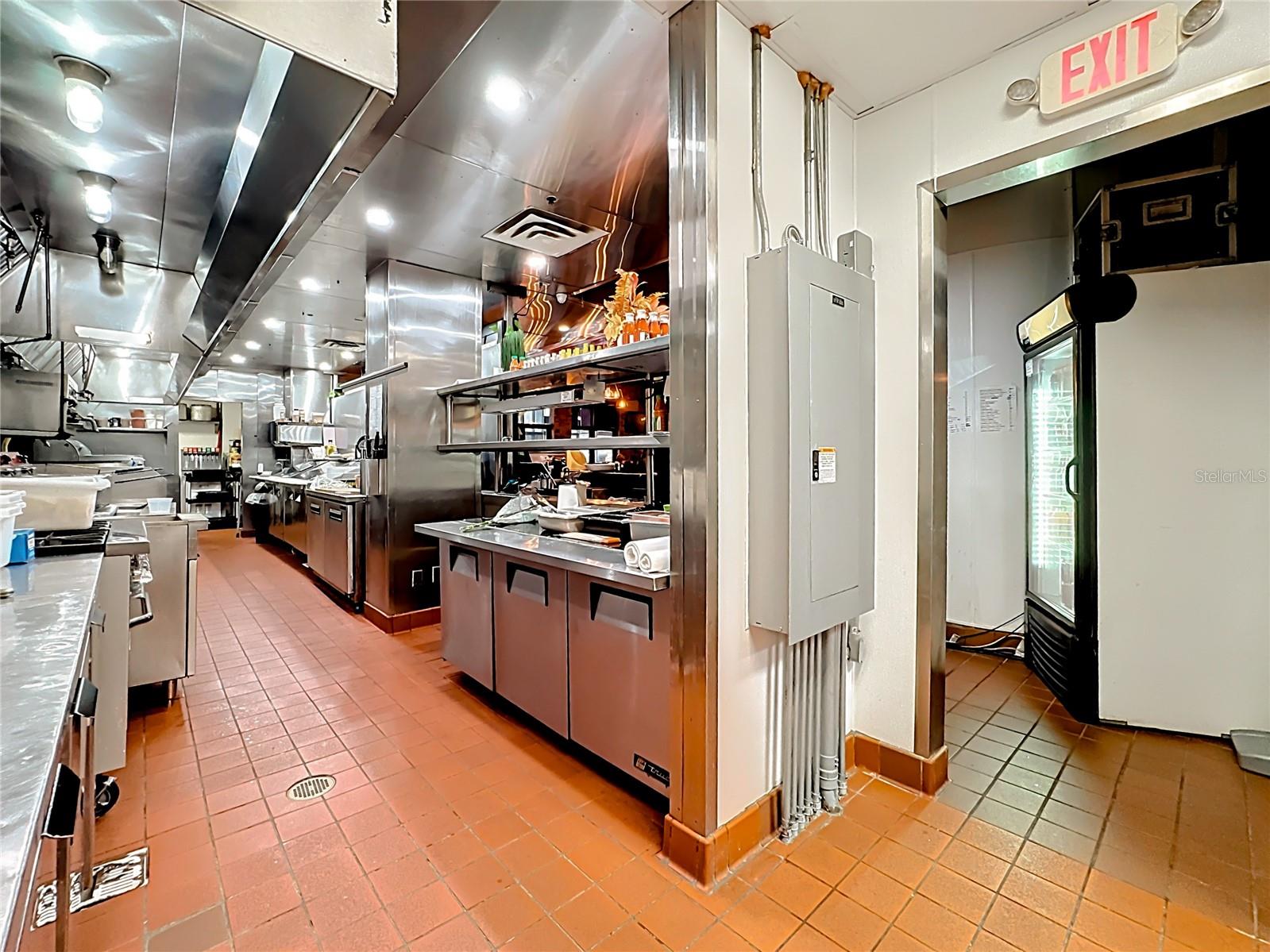 Image 15 of 46 For 6996 Piazza Grande Avenue 100