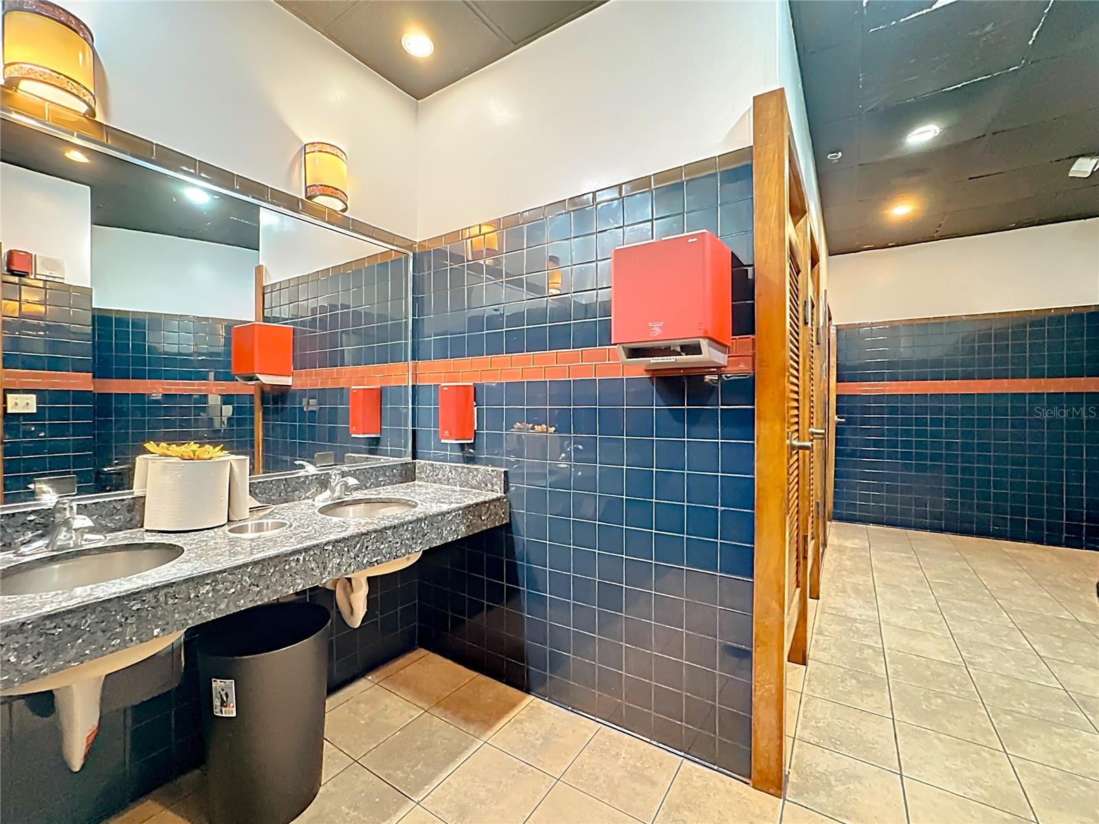 Image 22 of 46 For 6996 Piazza Grande Avenue 100