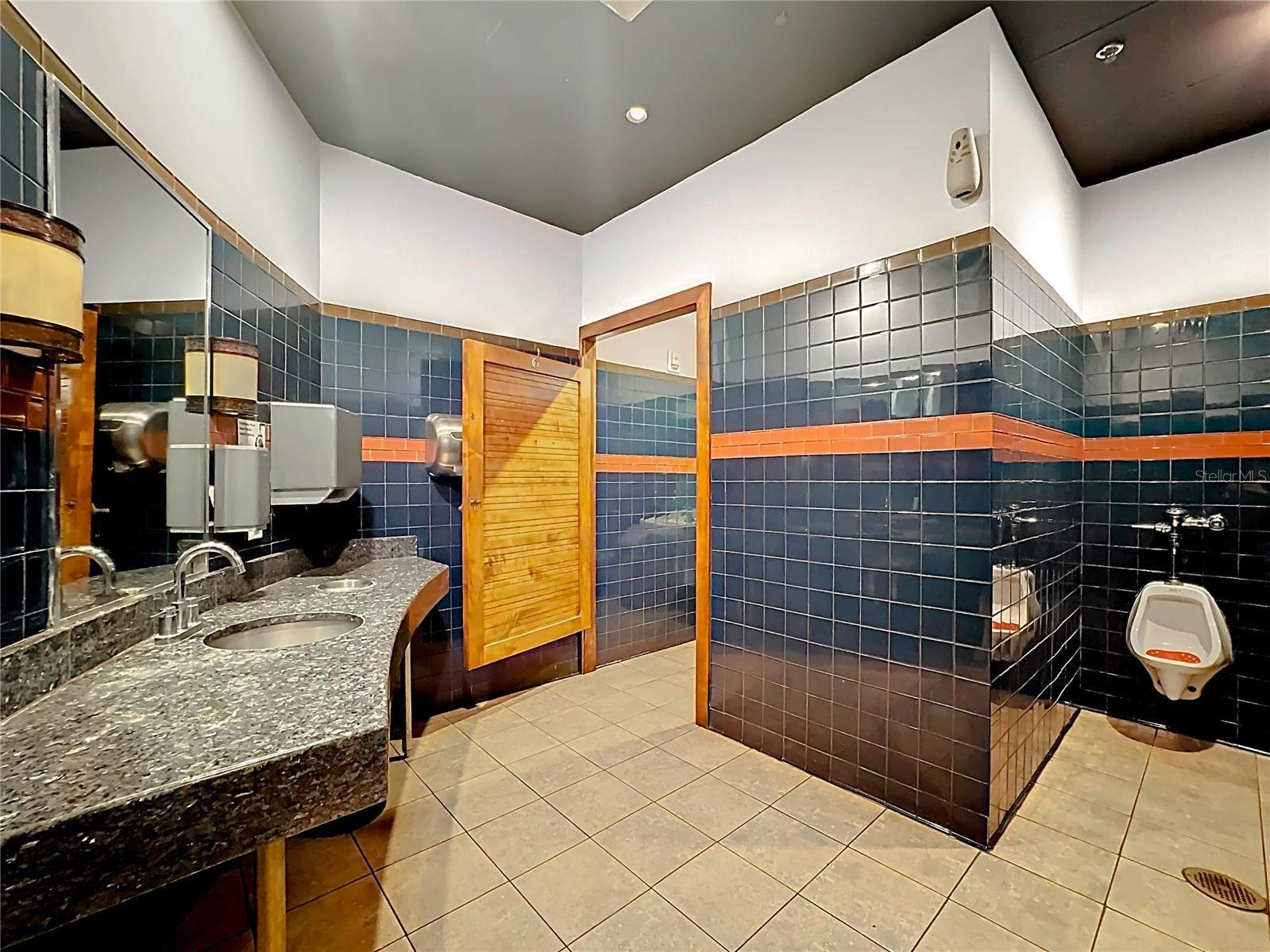 Image 23 of 46 For 6996 Piazza Grande Avenue 100