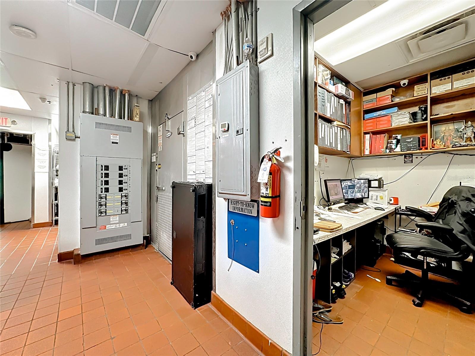 Image 33 of 46 For 6996 Piazza Grande Avenue 100