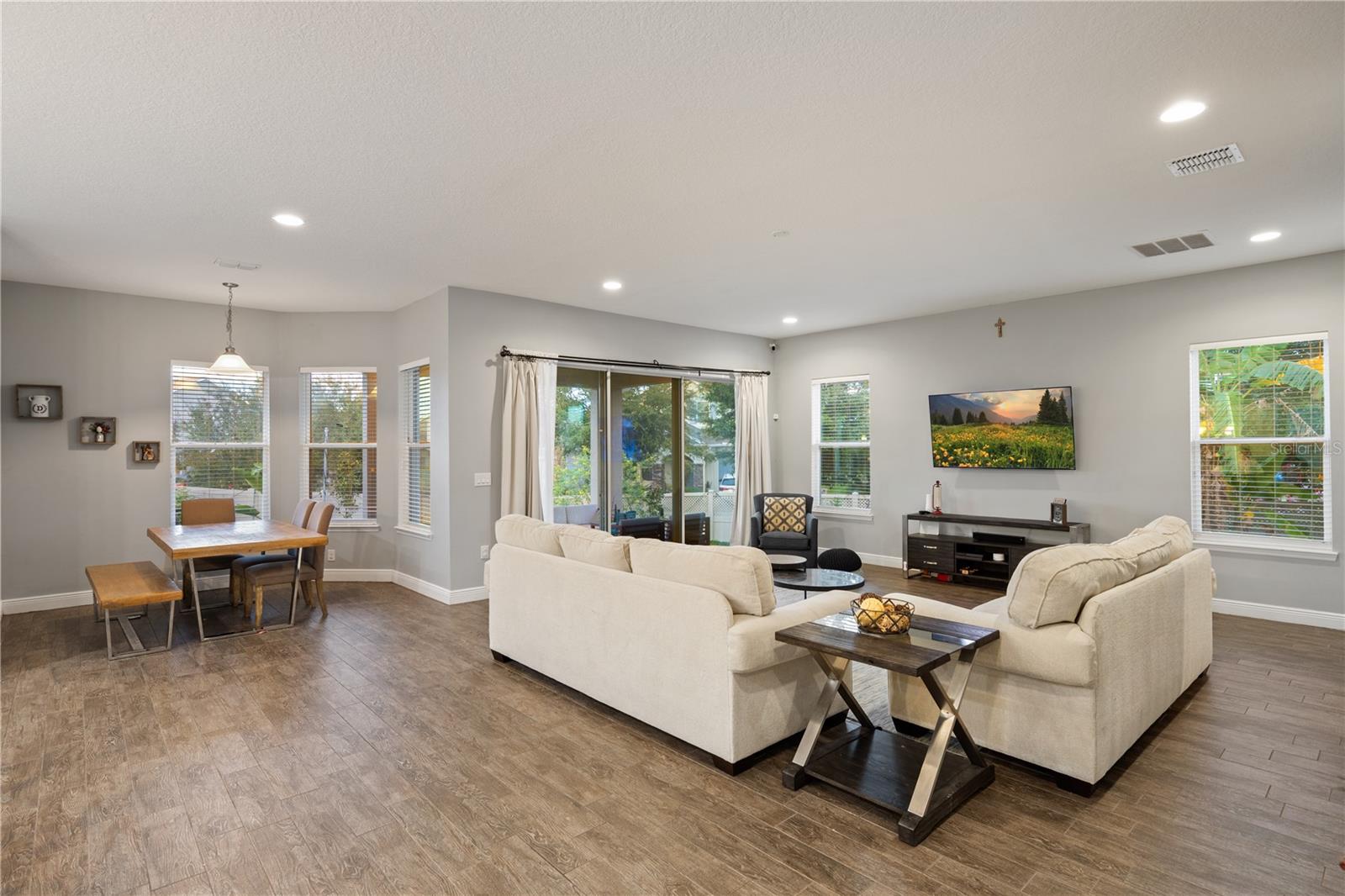 Image 7 of 32 For 15713 Sweet Limetta Drive