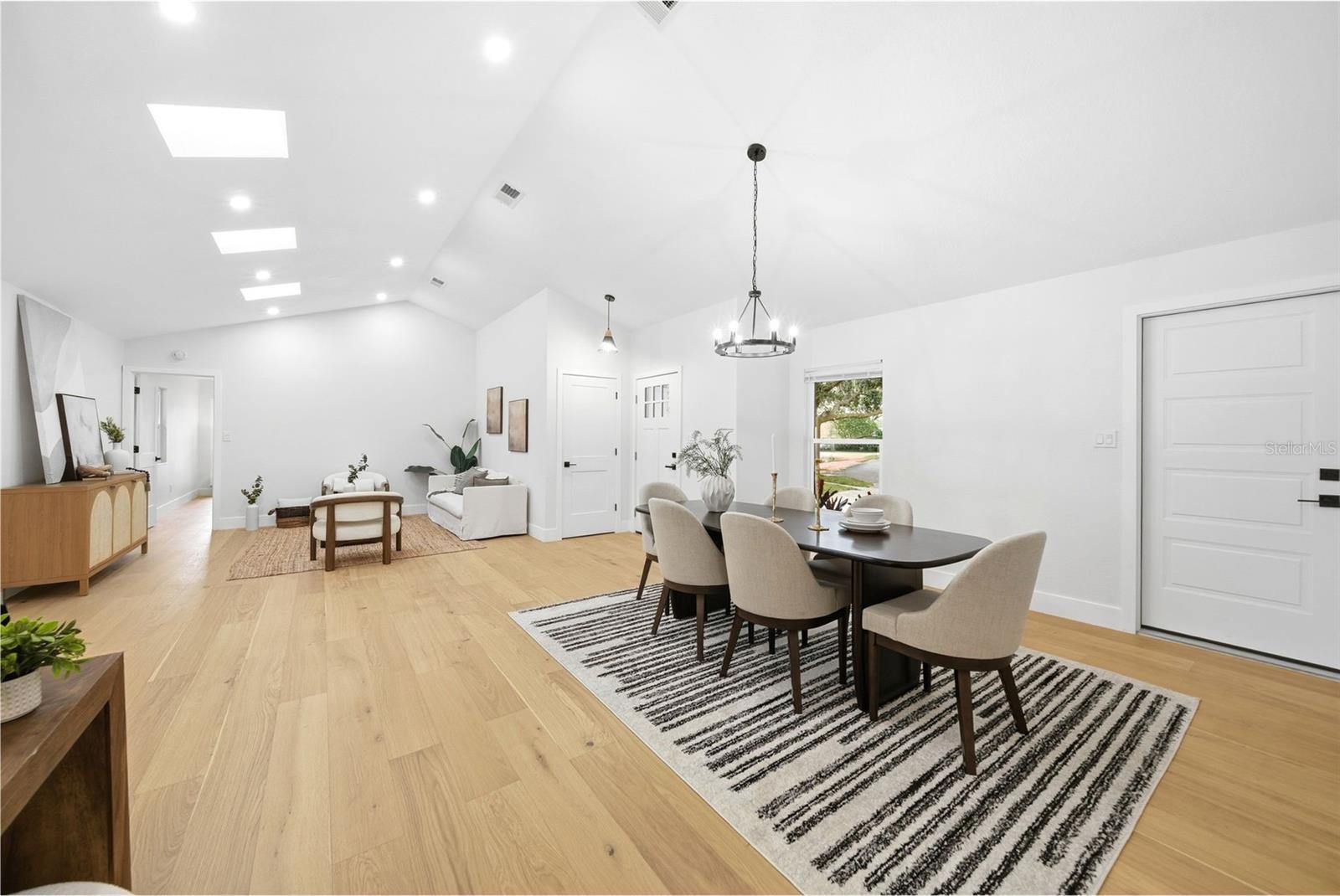 Image 6 of 28 For 1317 Medinah Court