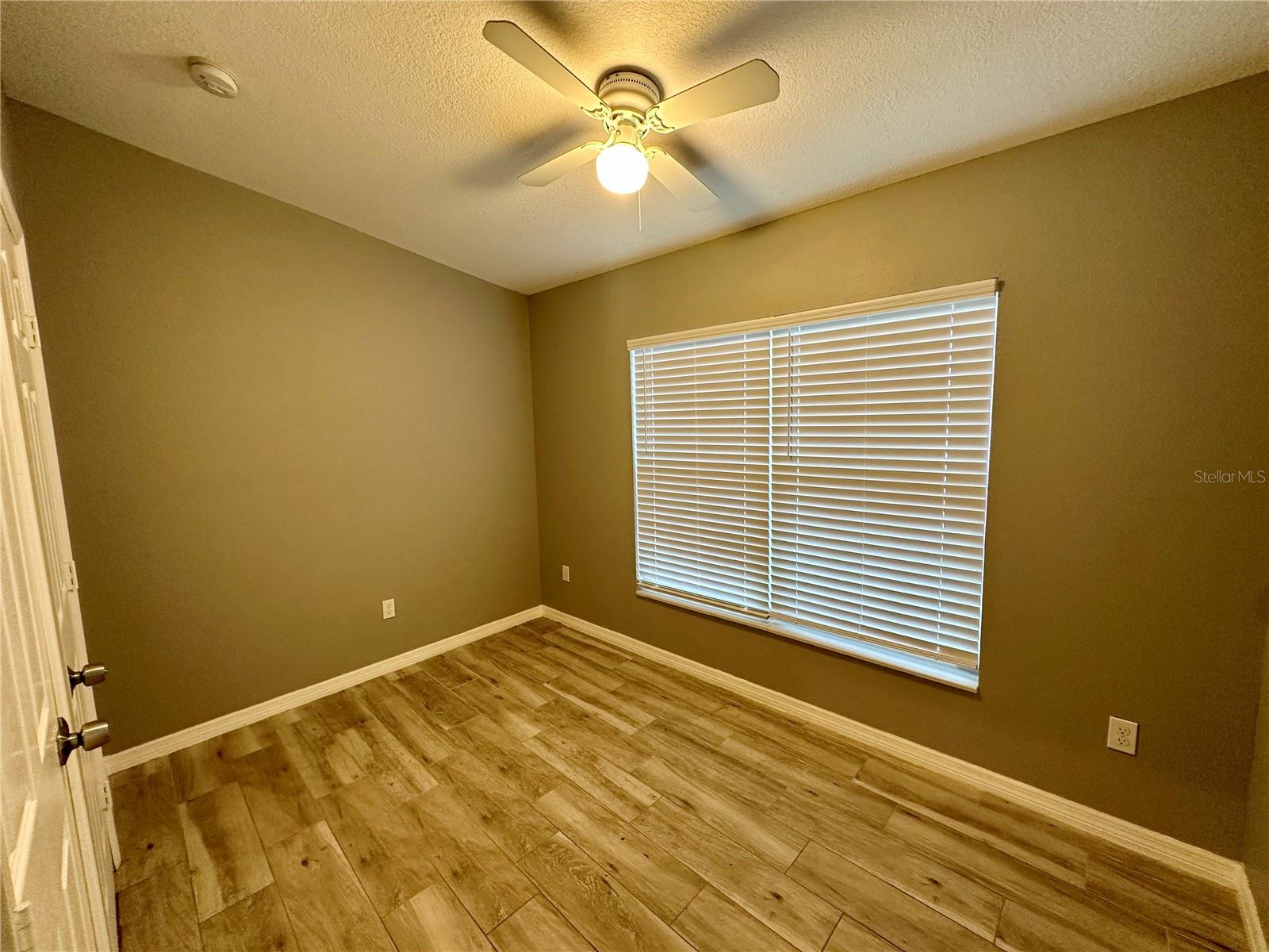 Image 10 of 14 For 912 Grand Street