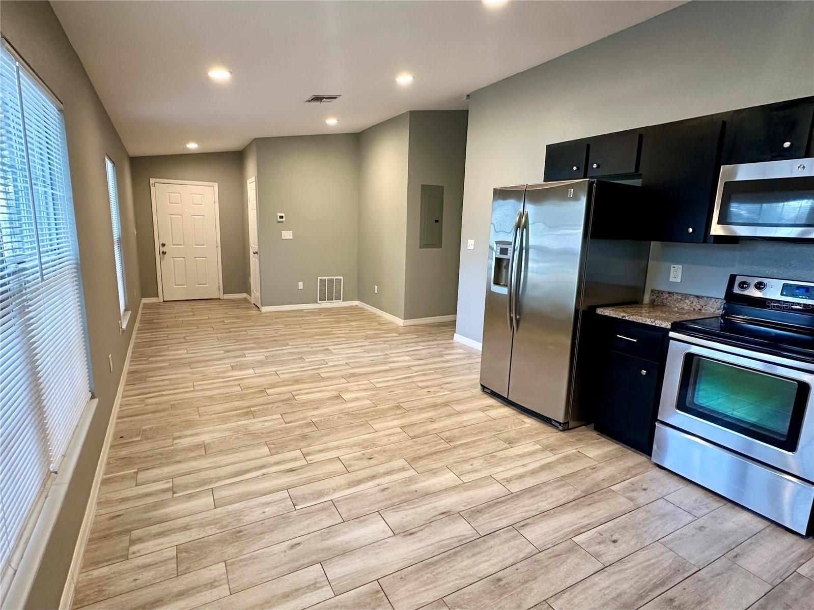 Image 2 of 14 For 912 Grand Street