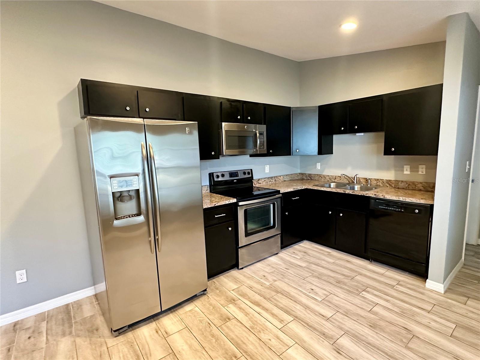 Image 4 of 14 For 912 Grand Street