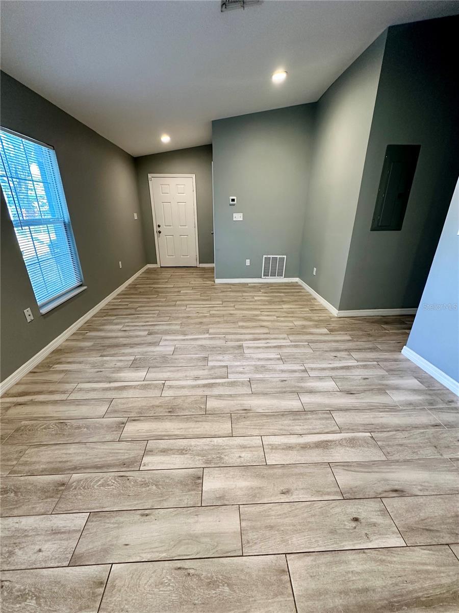 Image 5 of 14 For 912 Grand Street