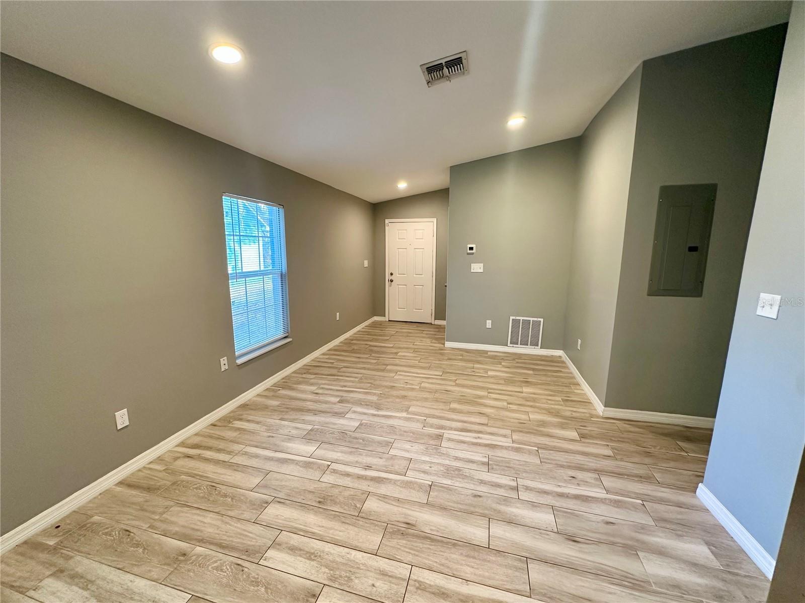 Image 7 of 14 For 912 Grand Street