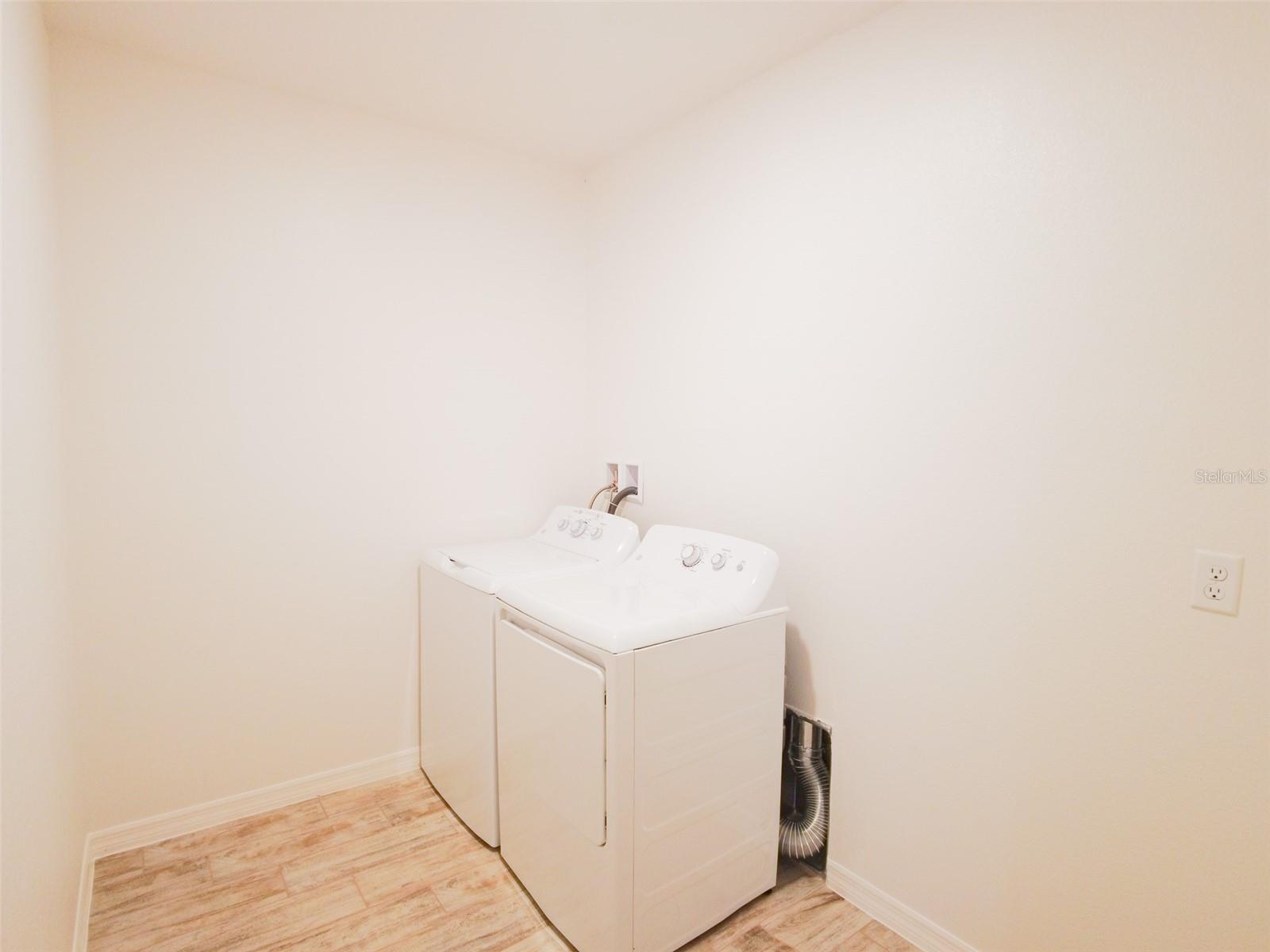 Image 16 of 16 For 423 Taft Drive