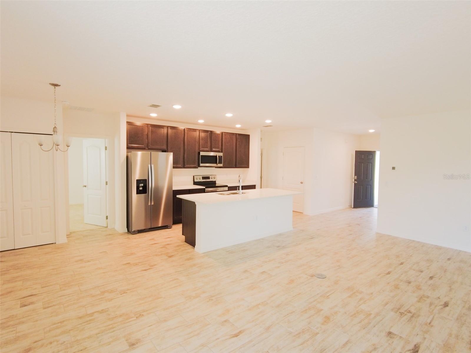 Image 7 of 16 For 423 Taft Drive