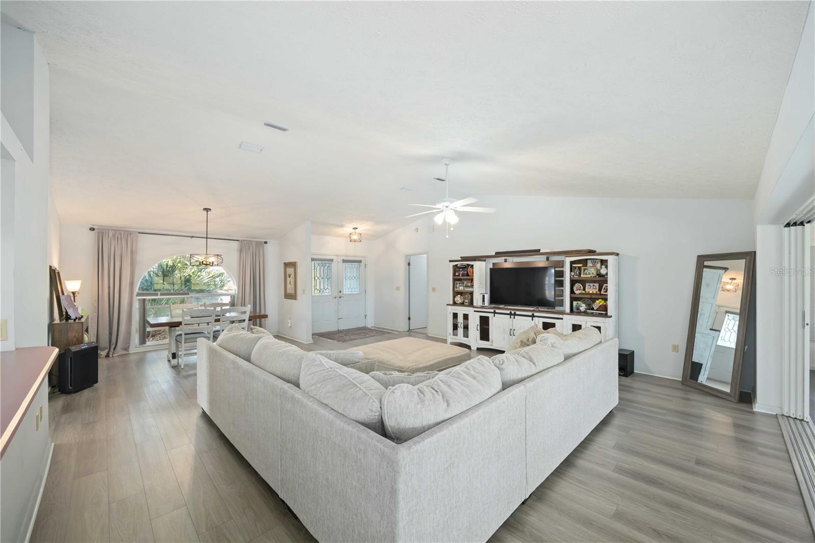 Image 12 of 46 For 2926 Meadowood Lane