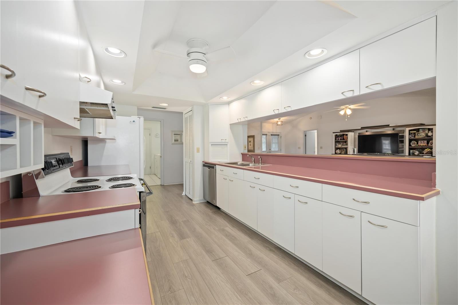 Image 19 of 46 For 2926 Meadowood Lane