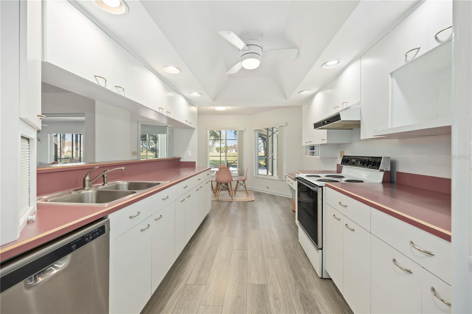 Image 21 of 46 For 2926 Meadowood Lane