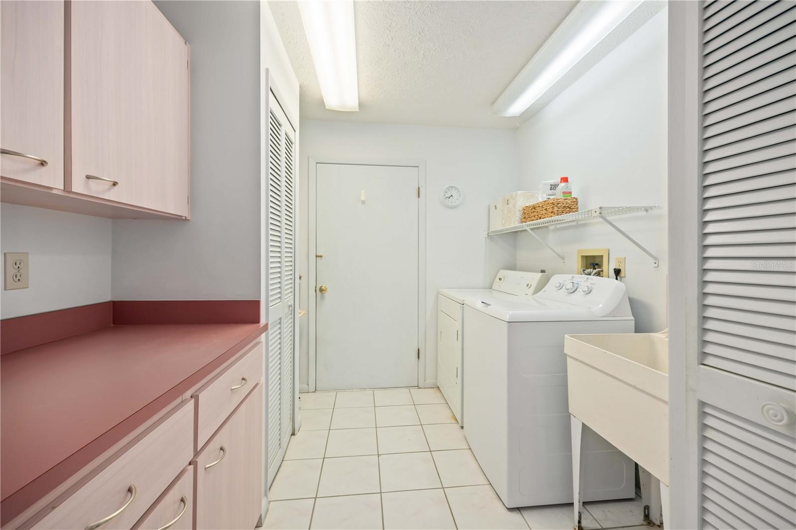 Image 22 of 46 For 2926 Meadowood Lane