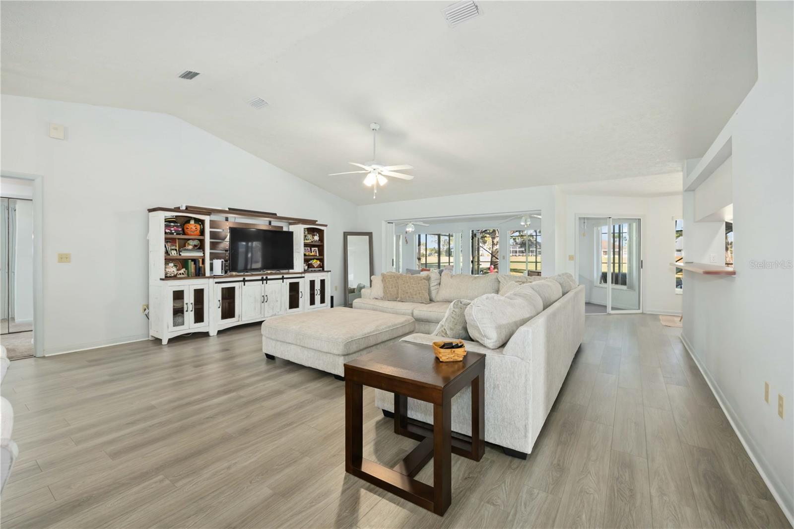 Image 5 of 46 For 2926 Meadowood Lane