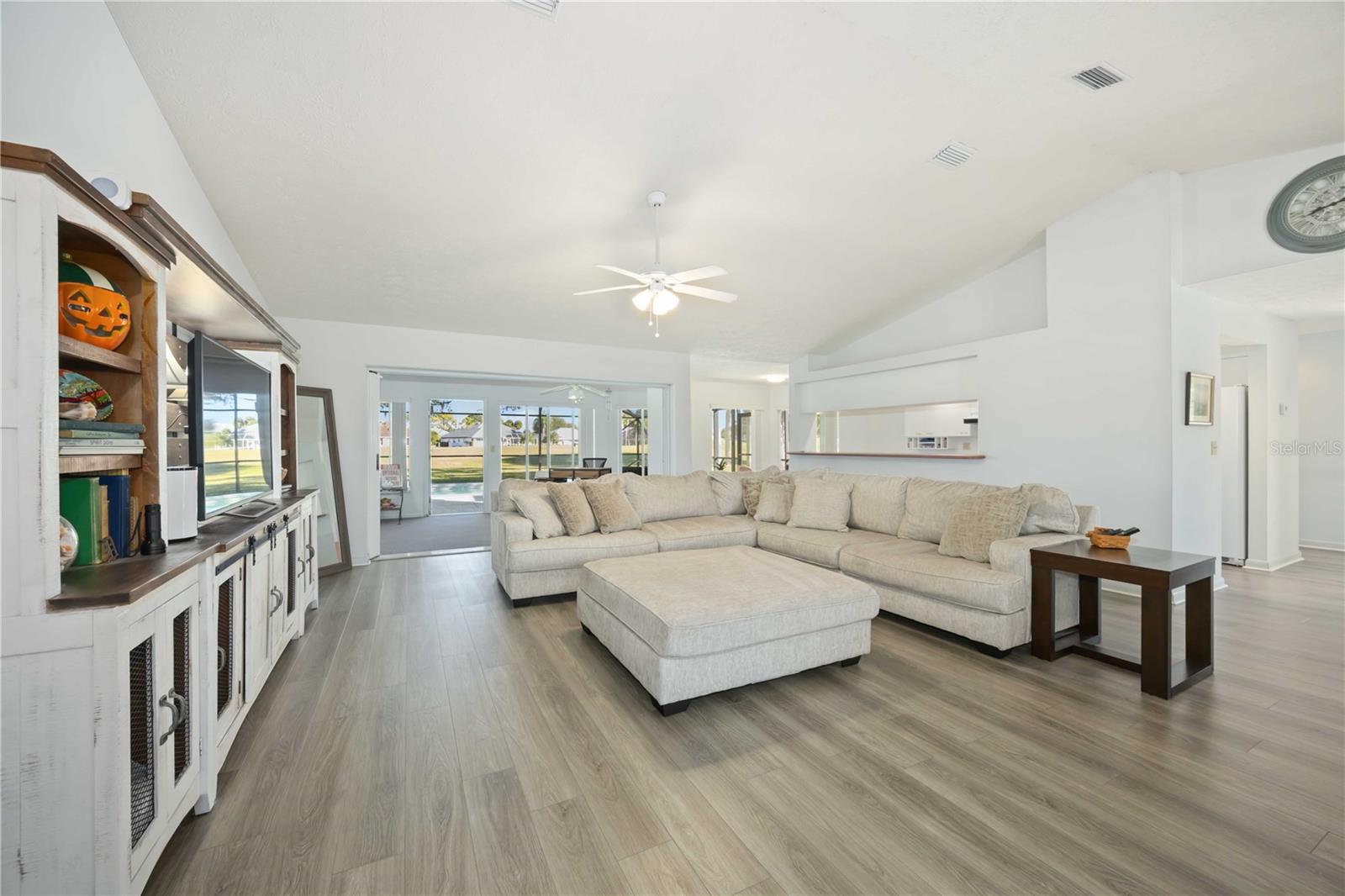 Image 7 of 46 For 2926 Meadowood Lane