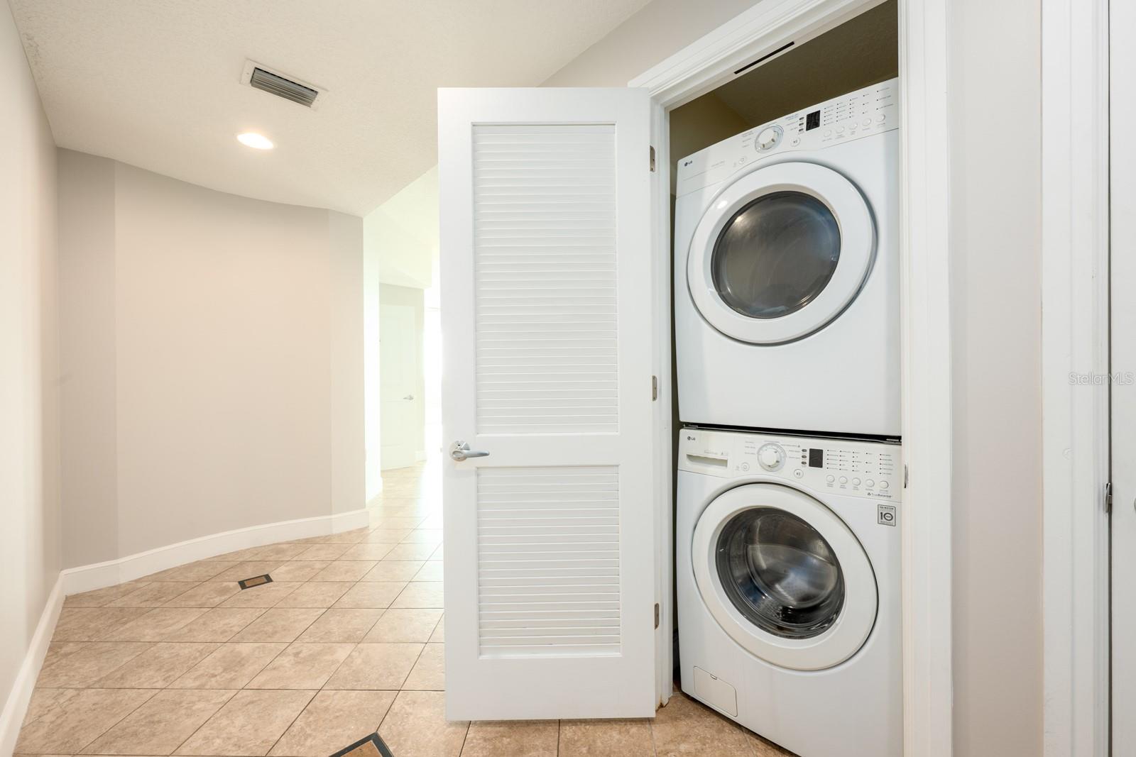 Image 17 of 33 For 101 Eola Drive 710