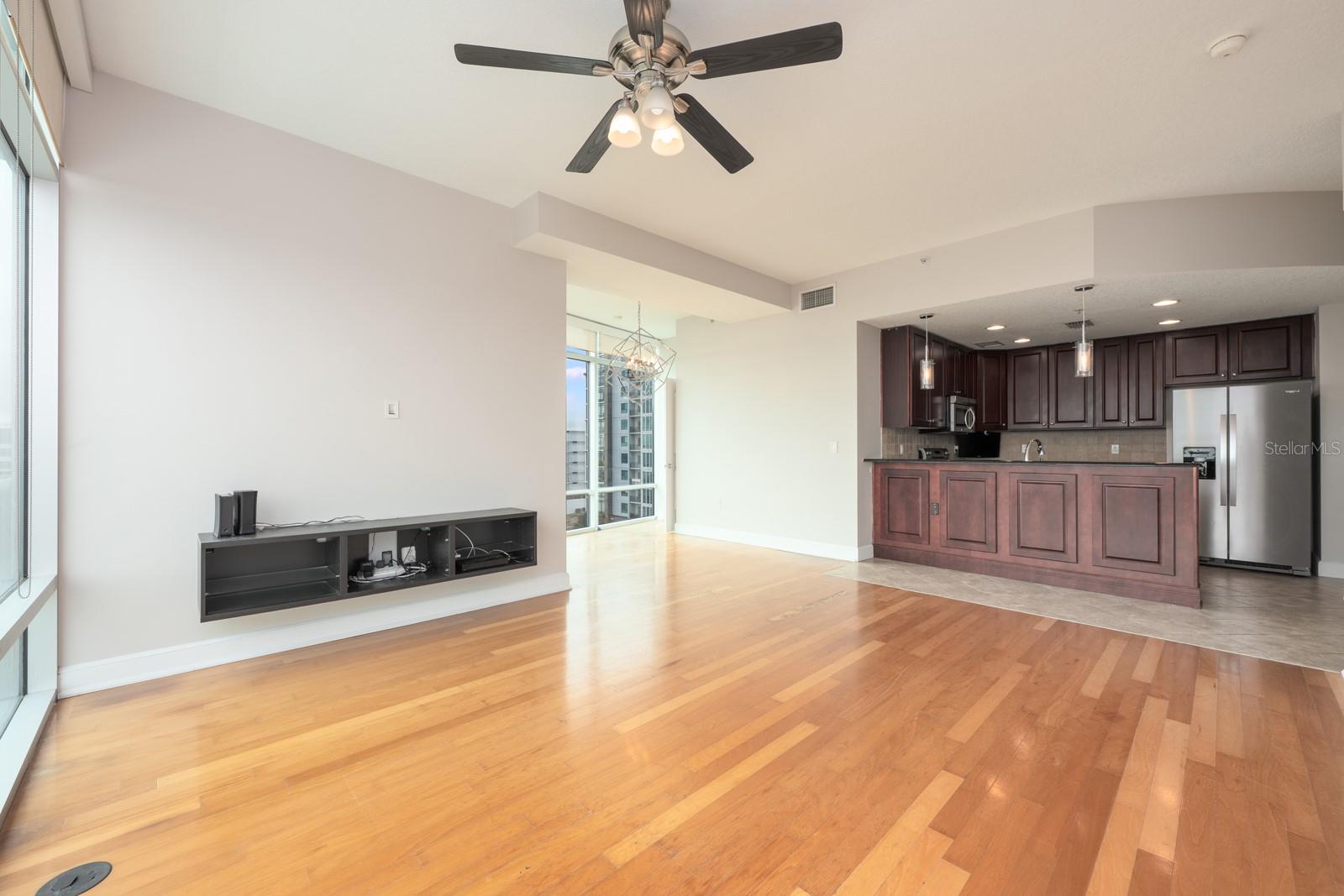 Image 9 of 33 For 101 Eola Drive 710