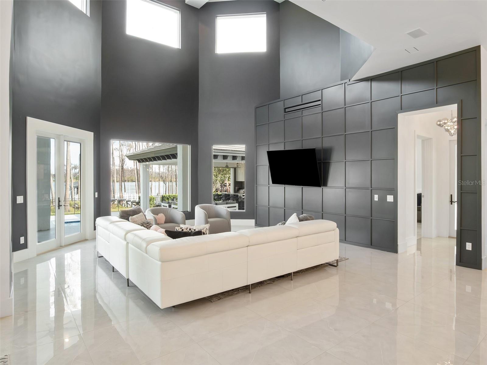 Listing photo id 9 for 6117 Louise Cove Drive