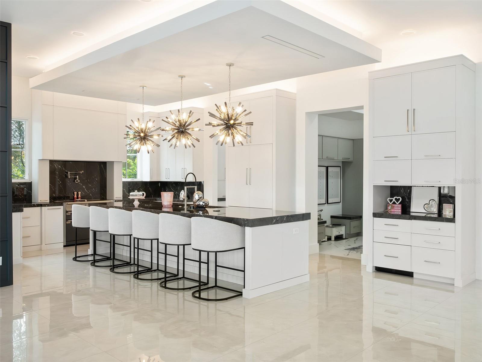 Listing photo id 12 for 6117 Louise Cove Drive