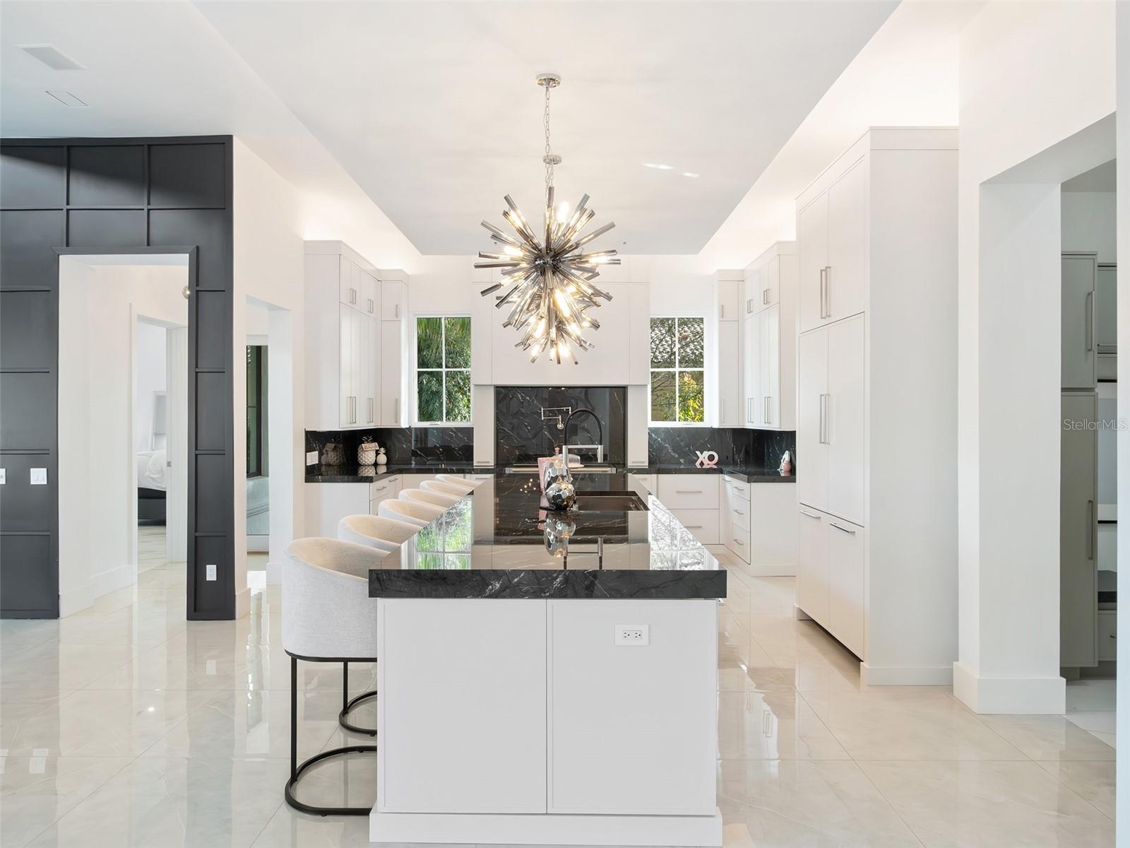 Listing photo id 13 for 6117 Louise Cove Drive