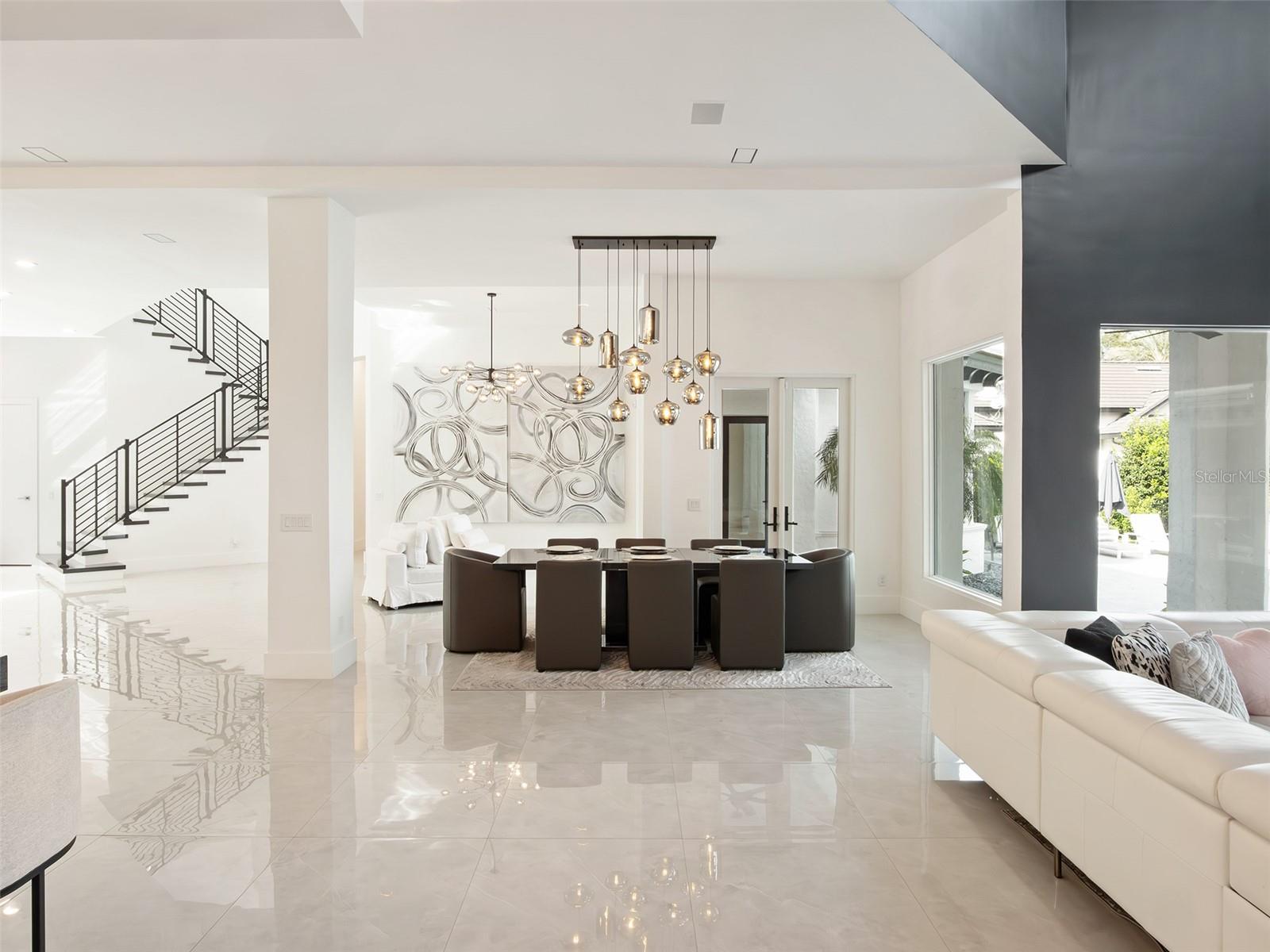 Listing photo id 15 for 6117 Louise Cove Drive