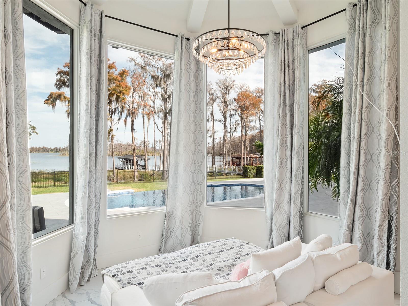 Listing photo id 18 for 6117 Louise Cove Drive