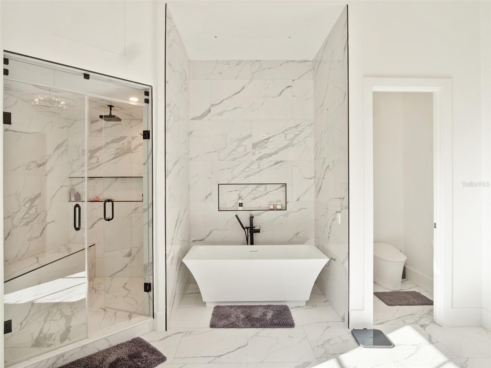 Listing photo id 20 for 6117 Louise Cove Drive