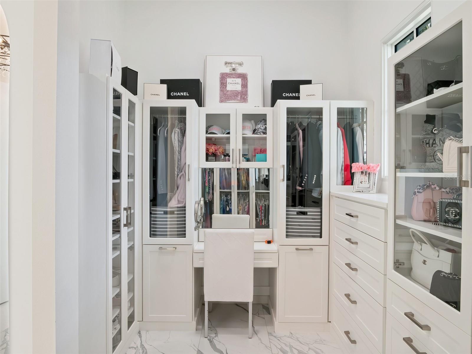 Listing photo id 22 for 6117 Louise Cove Drive