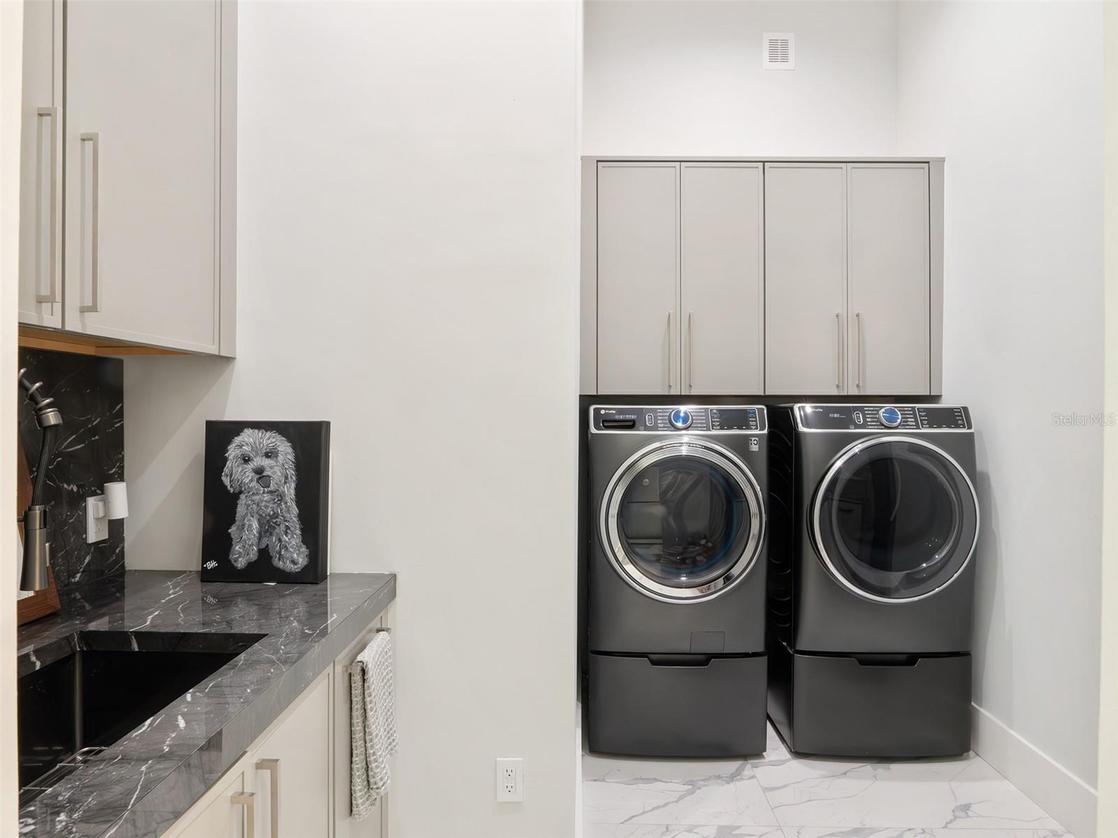 Listing photo id 32 for 6117 Louise Cove Drive