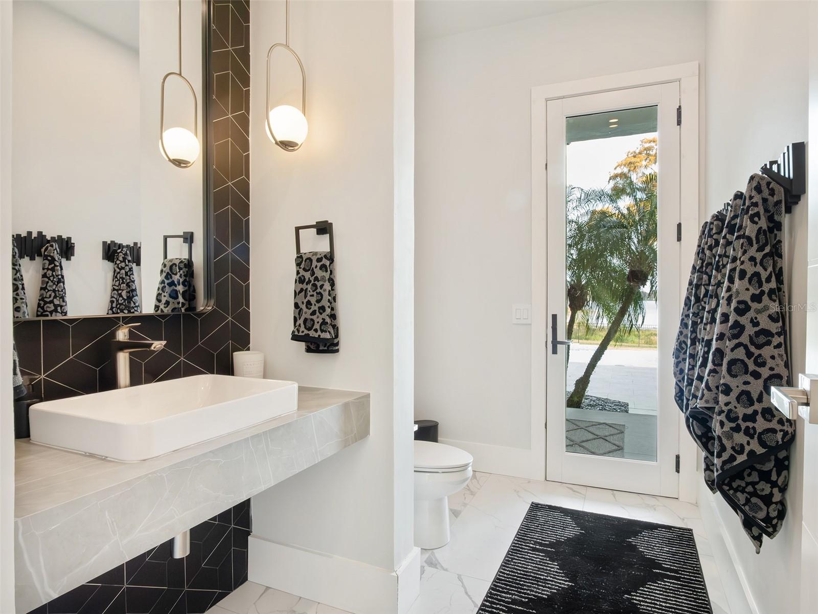 Listing photo id 34 for 6117 Louise Cove Drive