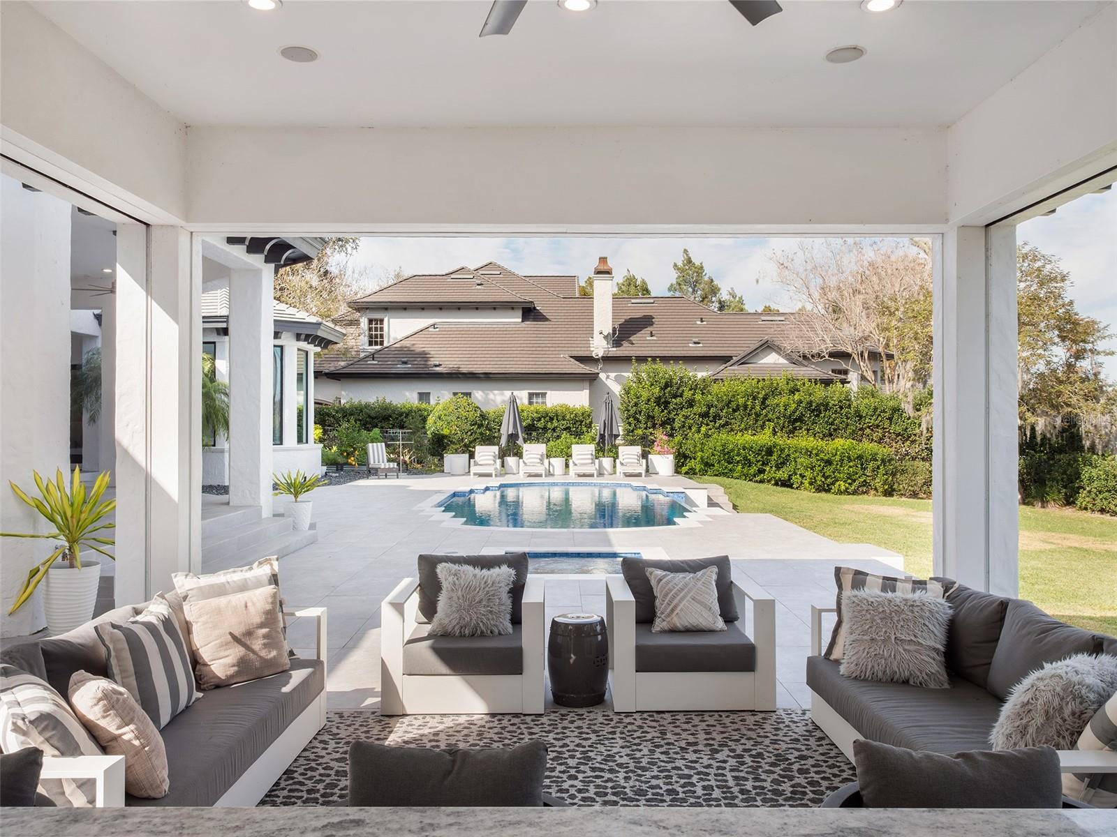 Listing photo id 37 for 6117 Louise Cove Drive