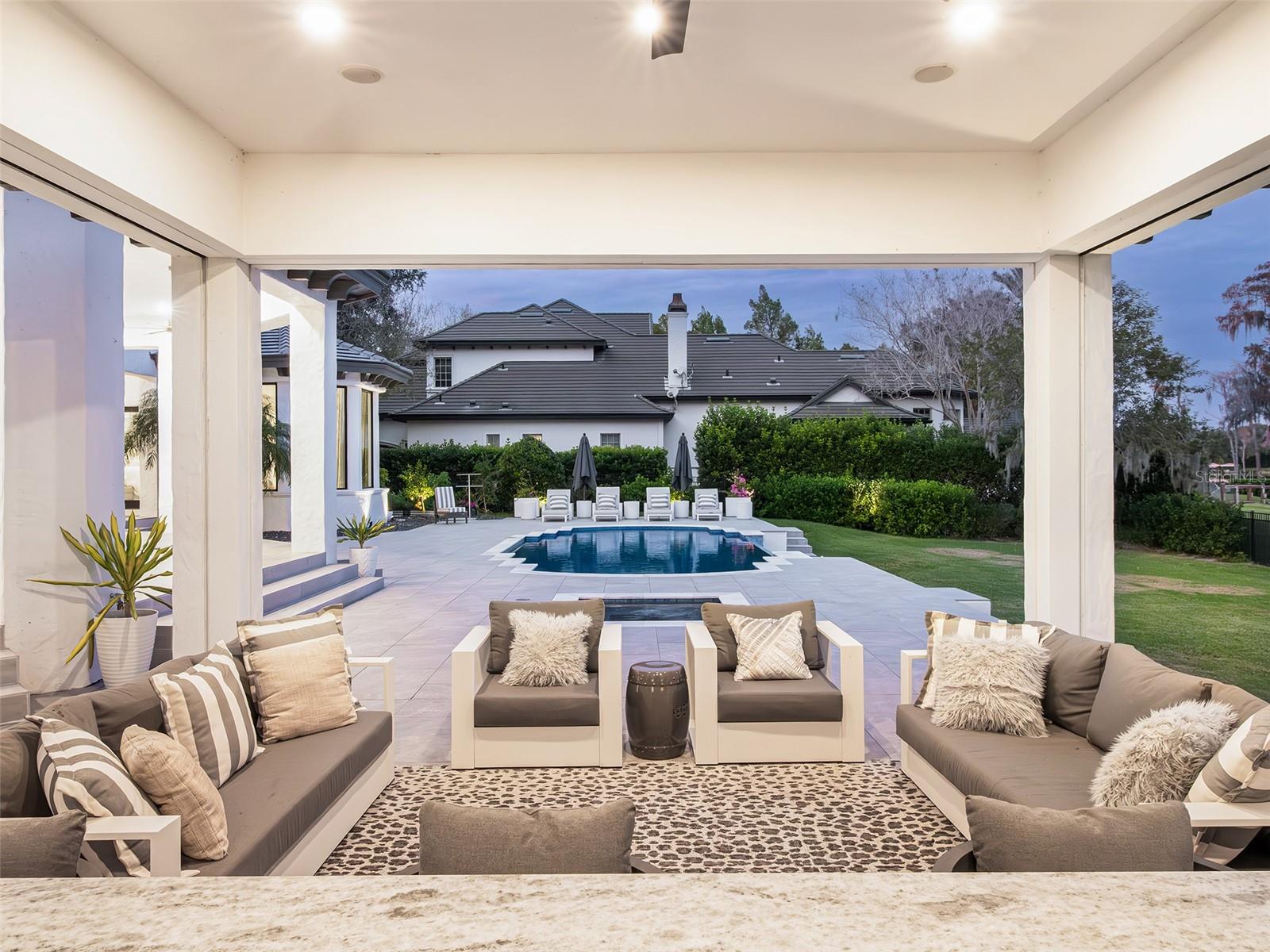 Listing photo id 2 for 6117 Louise Cove Drive