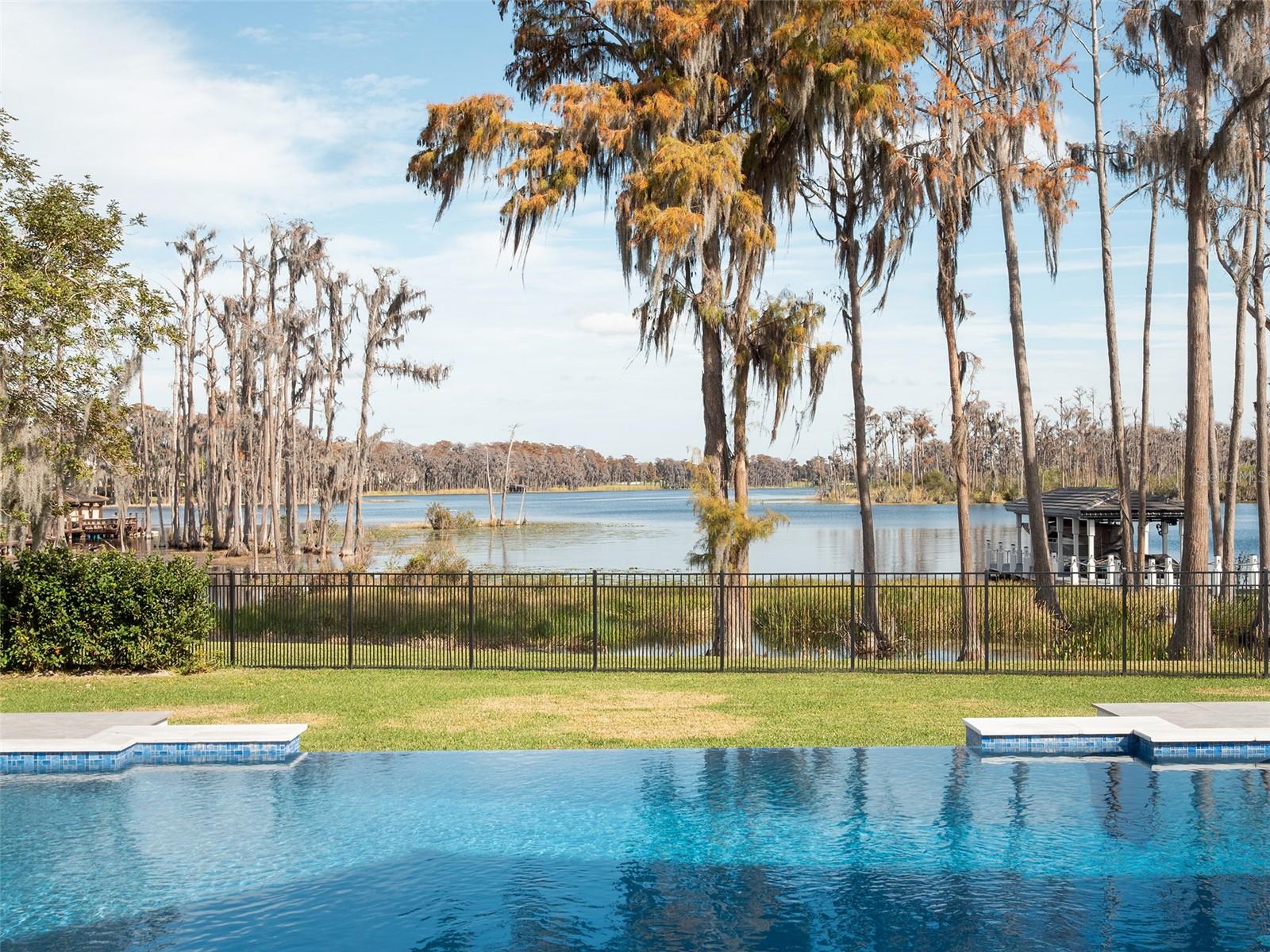 Listing photo id 39 for 6117 Louise Cove Drive