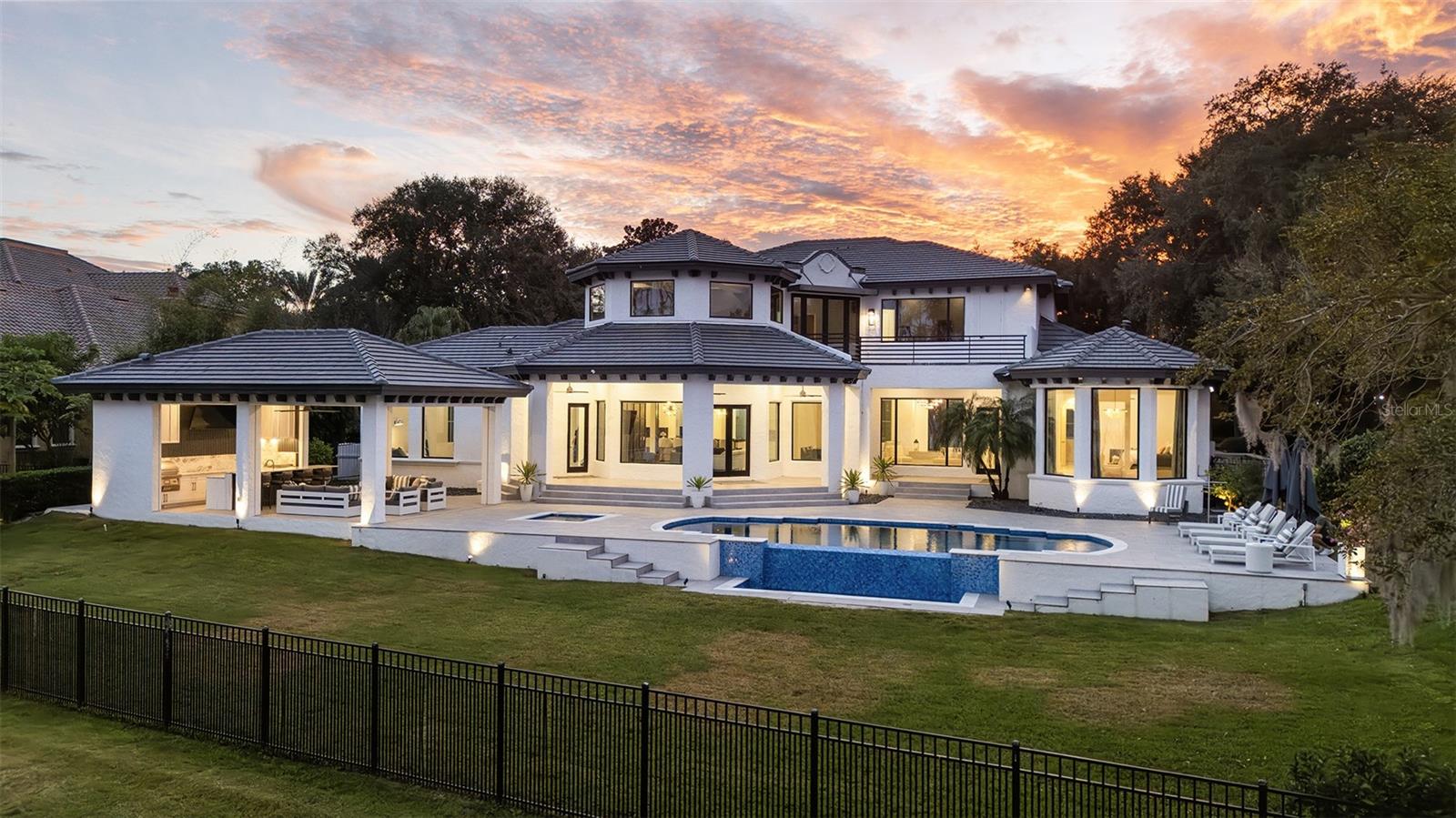 Listing photo id 3 for 6117 Louise Cove Drive