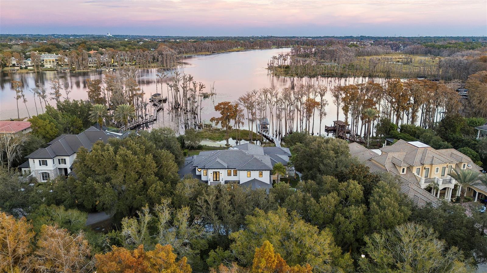 Listing photo id 4 for 6117 Louise Cove Drive