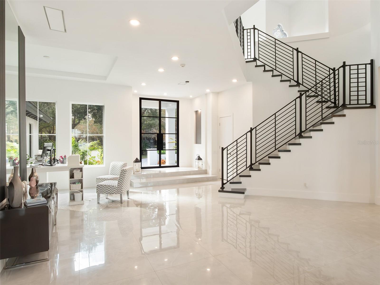 Listing photo id 6 for 6117 Louise Cove Drive