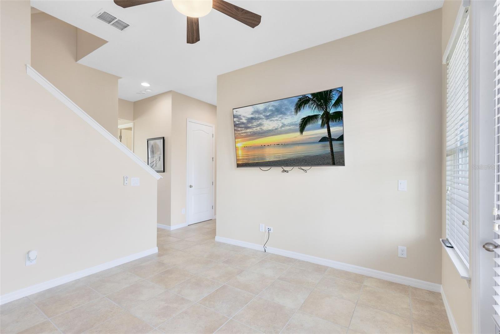 Image 10 of 34 For 204 Queen Palm Court