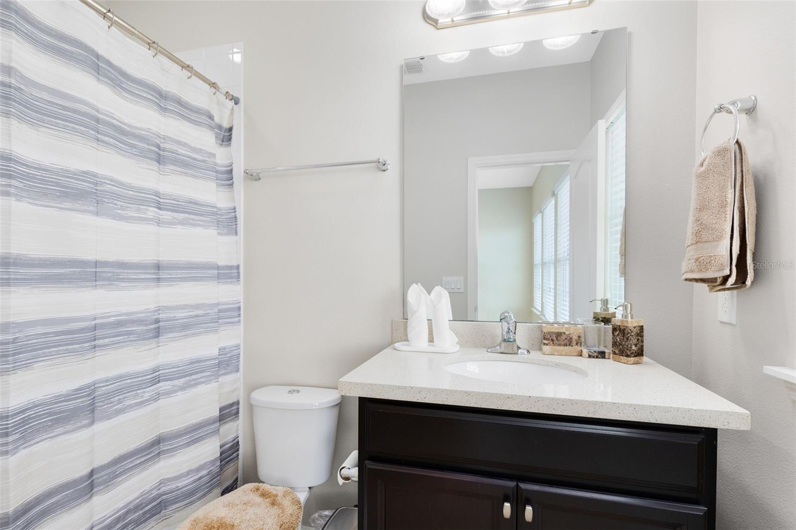 Image 18 of 34 For 204 Queen Palm Court