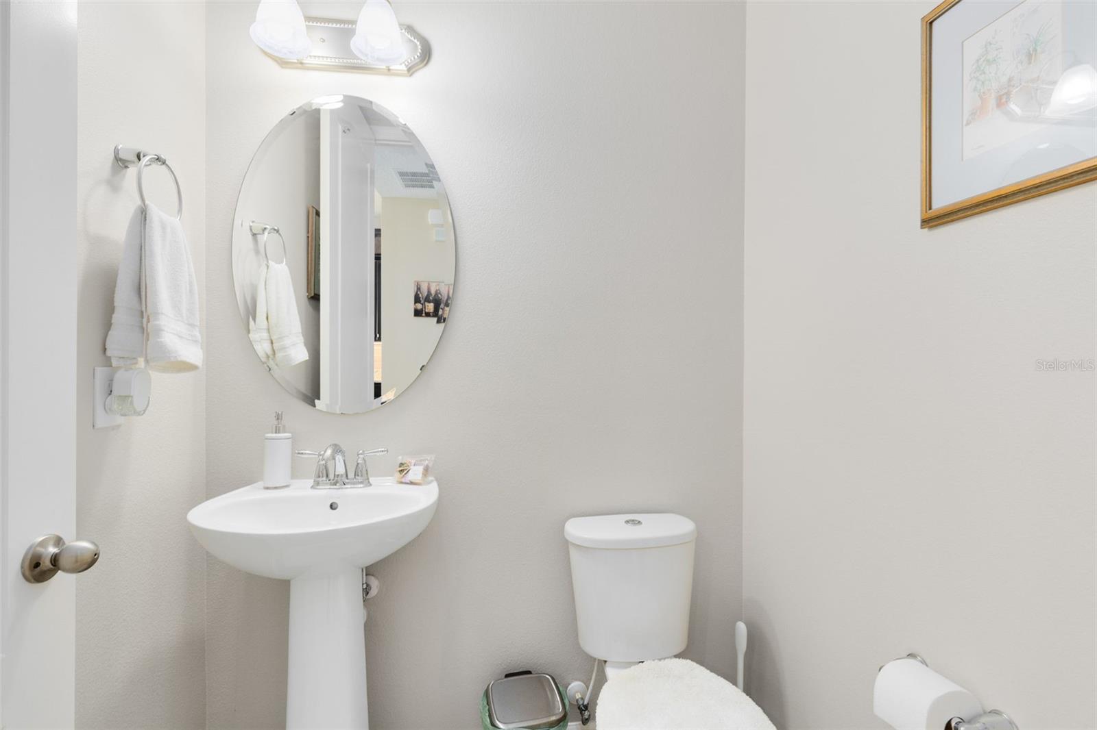 Image 24 of 34 For 204 Queen Palm Court