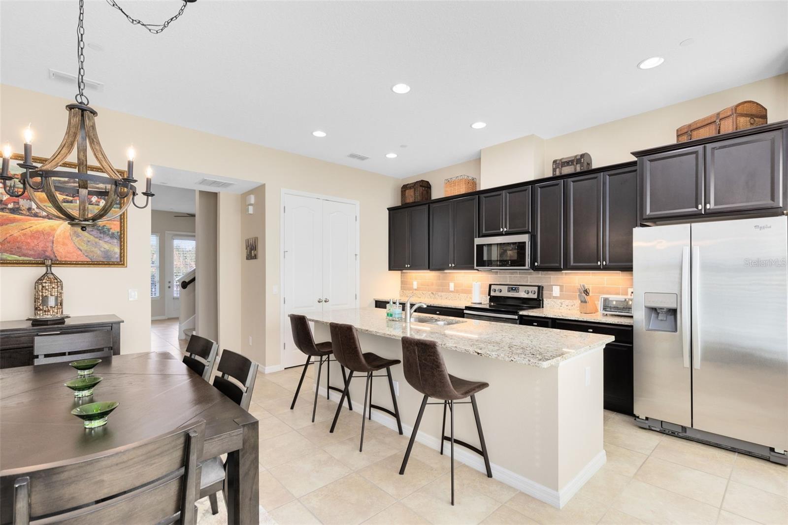 Image 6 of 34 For 204 Queen Palm Court