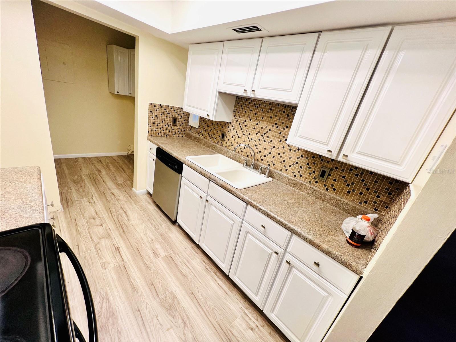 Image 5 of 19 For 6057 Windhover Drive E08