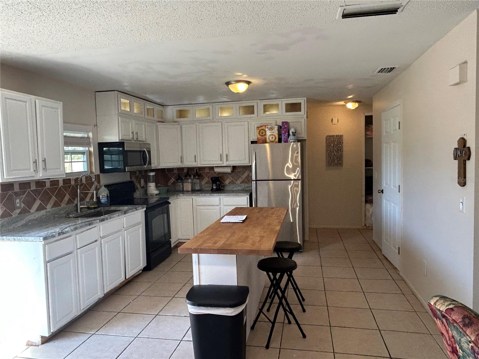 Image 2 of 9 For 430 Hastings Street