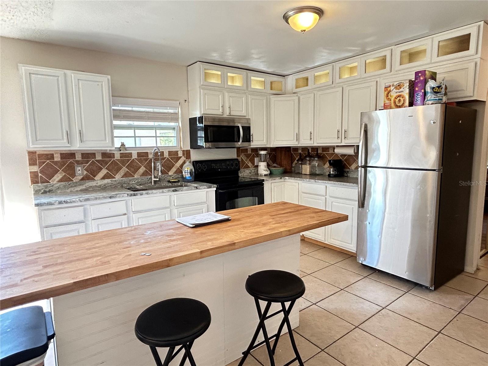 Image 3 of 9 For 430 Hastings Street