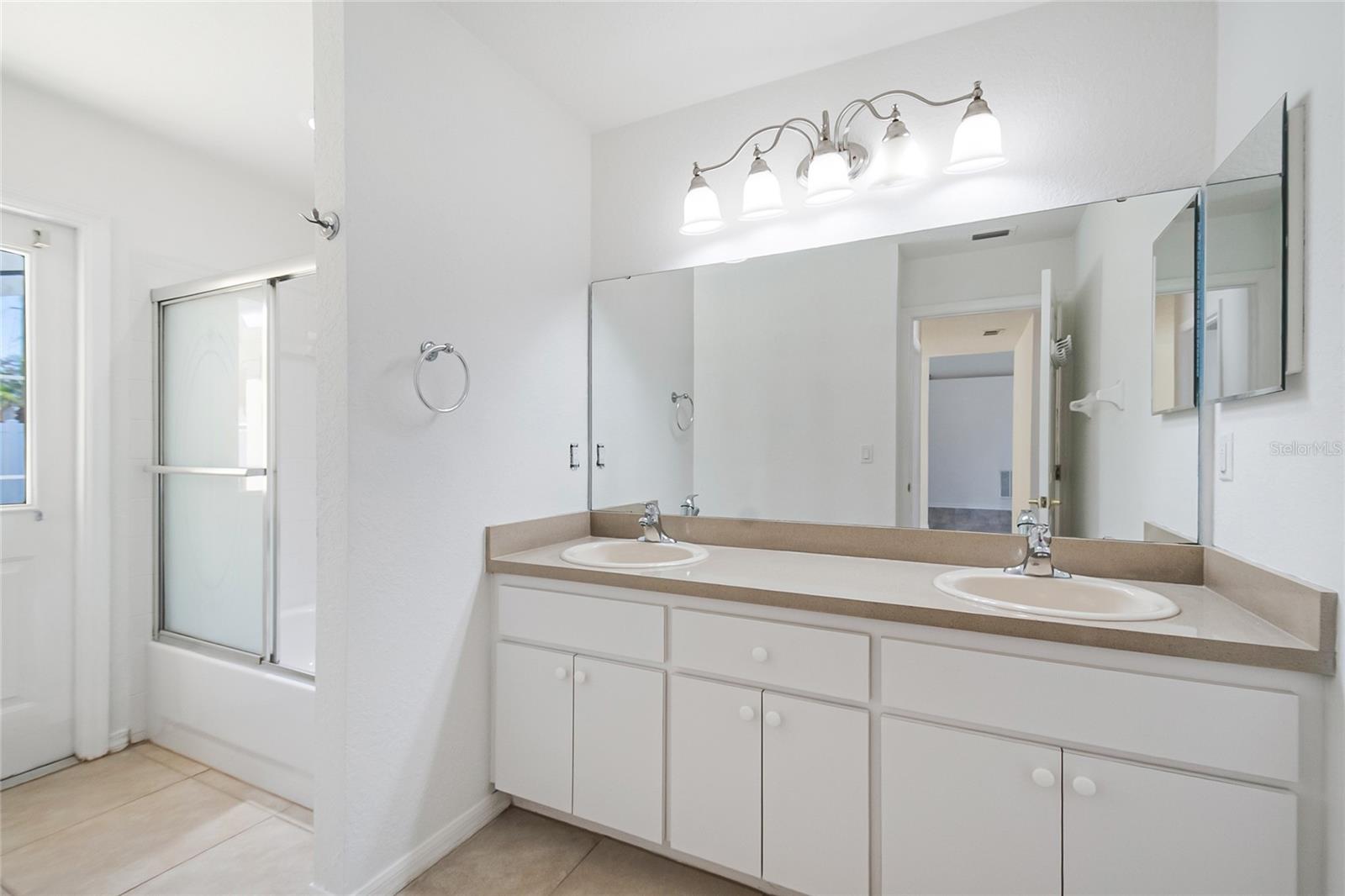 Image 27 of 34 For 7044 Summit Circle