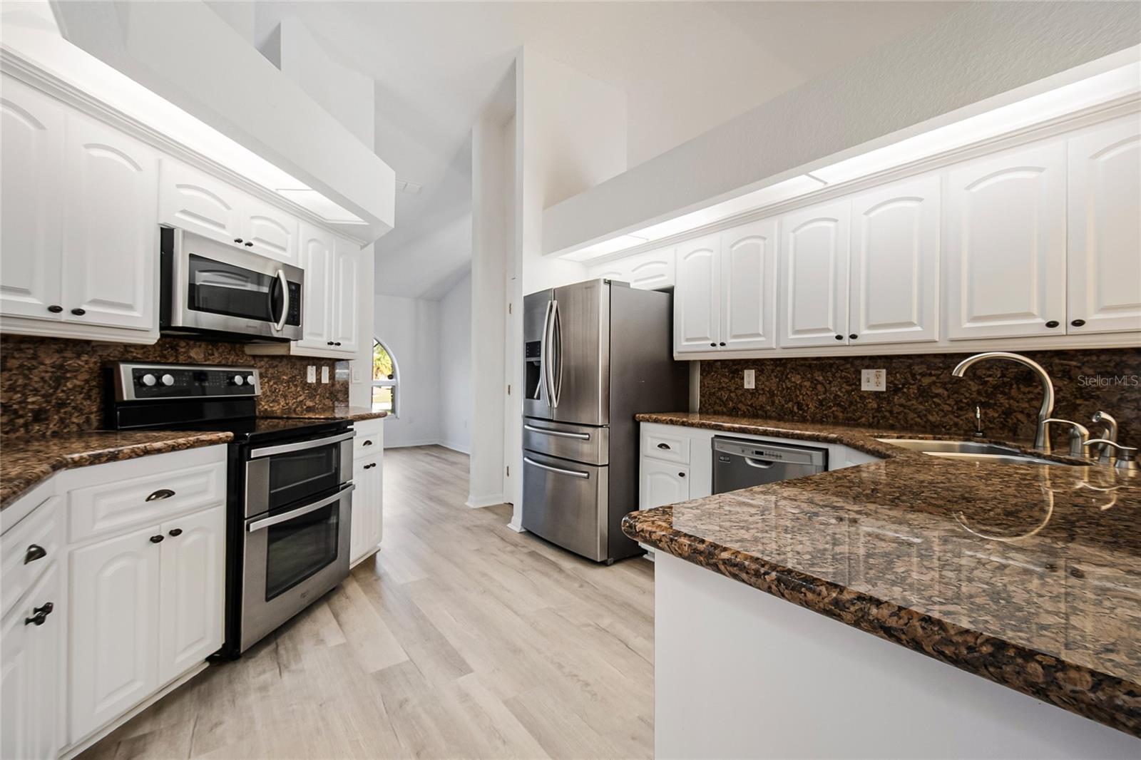 Image 7 of 34 For 7044 Summit Circle